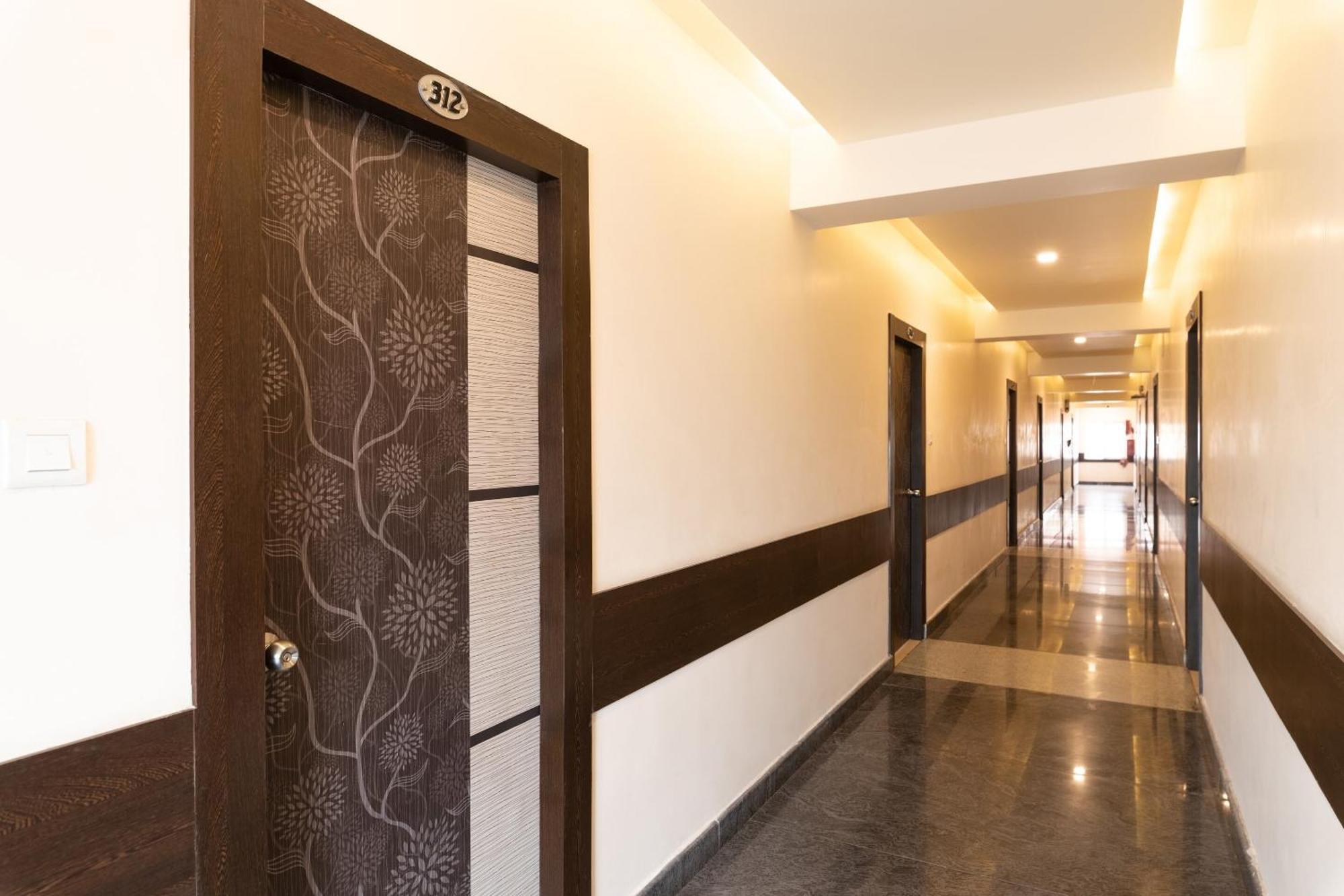 Super Capital O Seatree Hotel Raspari Palao Exterior photo